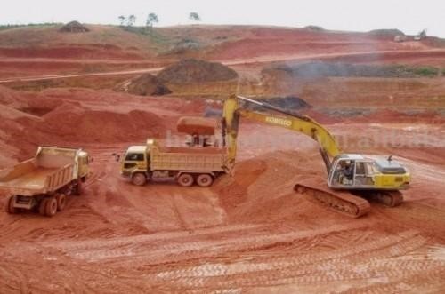 Canyon Resources aircore drilling at Ngaoundal
