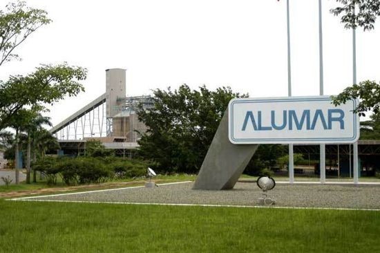 South32 along with partner Alcoa plans to restart Alumar aluminium smelter using renewable energy