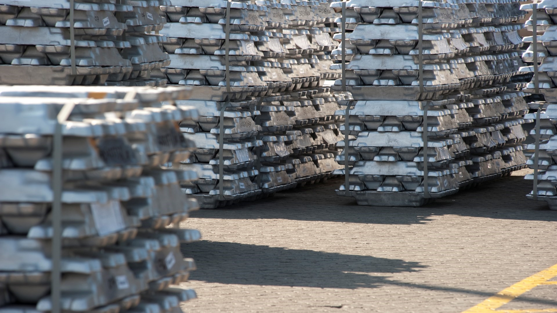 Alumina spot price in China descends by RMB9/t; A00 aluminium ingot price hikes to RMB18,600/t