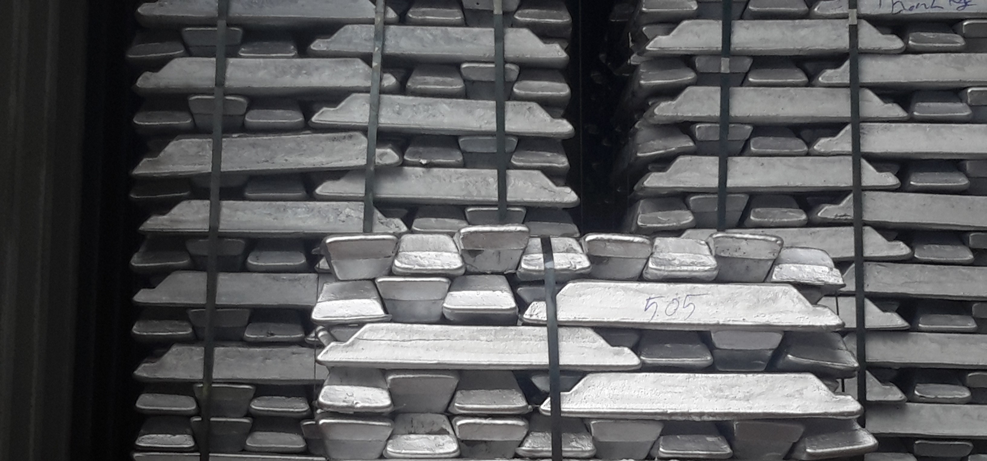 A00 aluminium ingot price in China falls by RMB190/t W-o-W to RMB 18,620/t; Low carbon aluminium price slips to RMB19,213/t