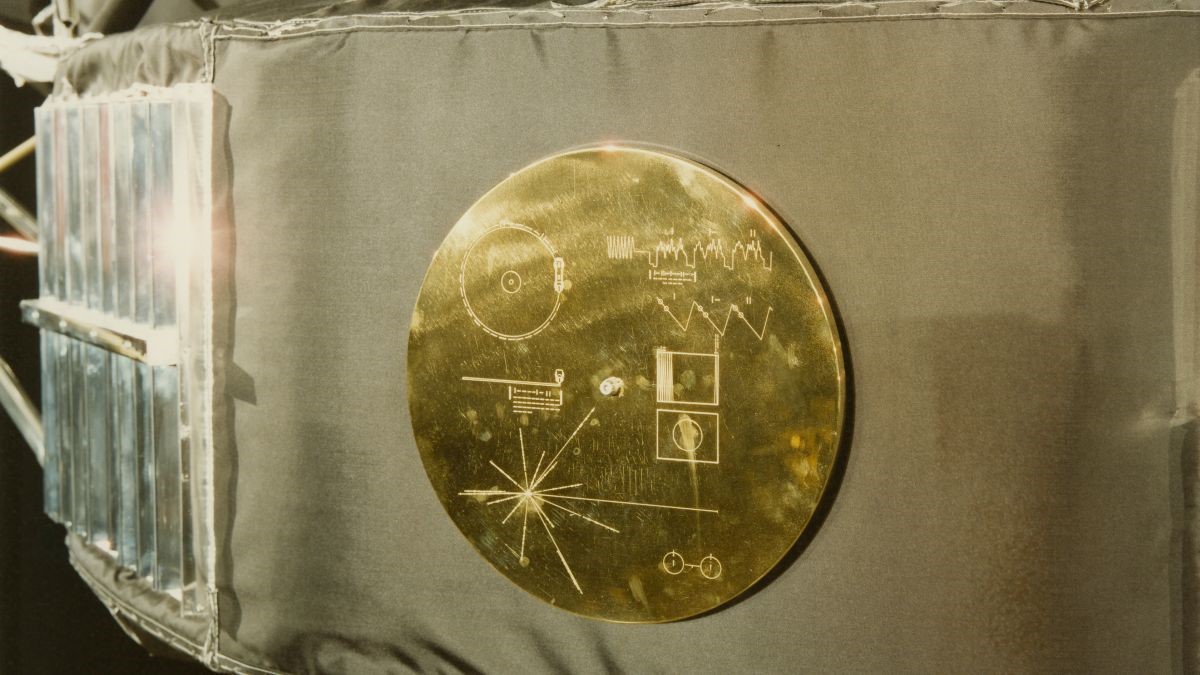 Nasa's Voyager 2 in aluminium casing transmits "heartbeat" signal to Earth 