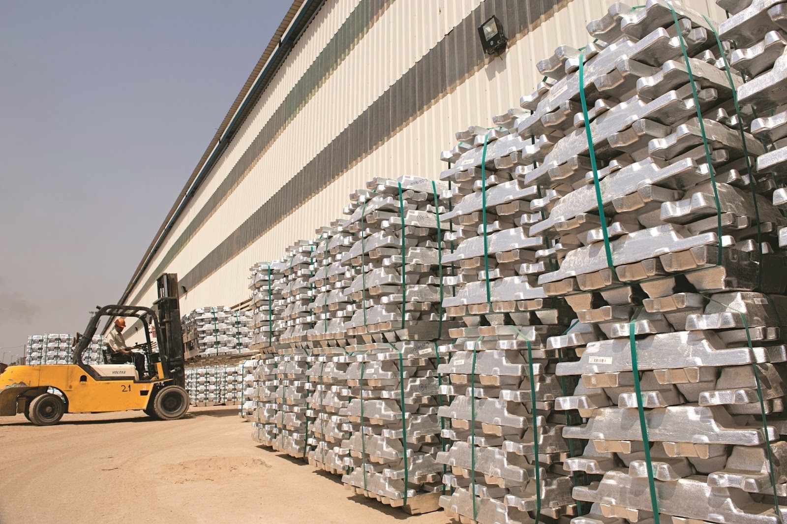 China’s A00 aluminium ingot price grows by RMB20/t to RMB18,830/t; Low carbon aluminium price drops by RMB26/t