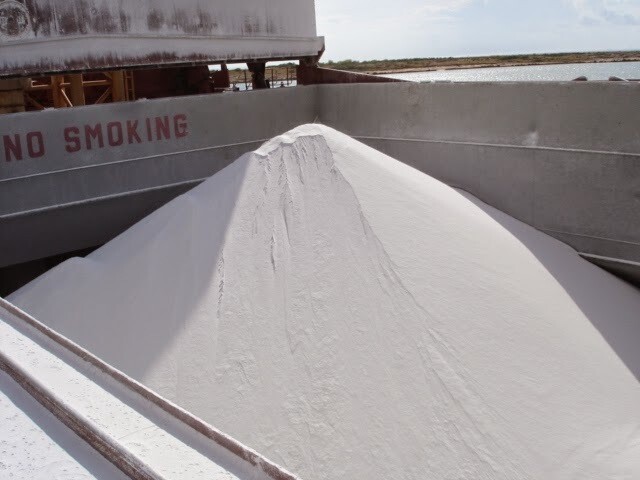 Smelter-grade alumina