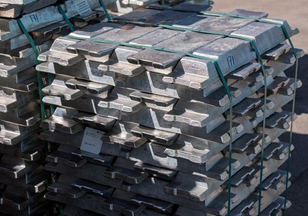 LME aluminium price slides