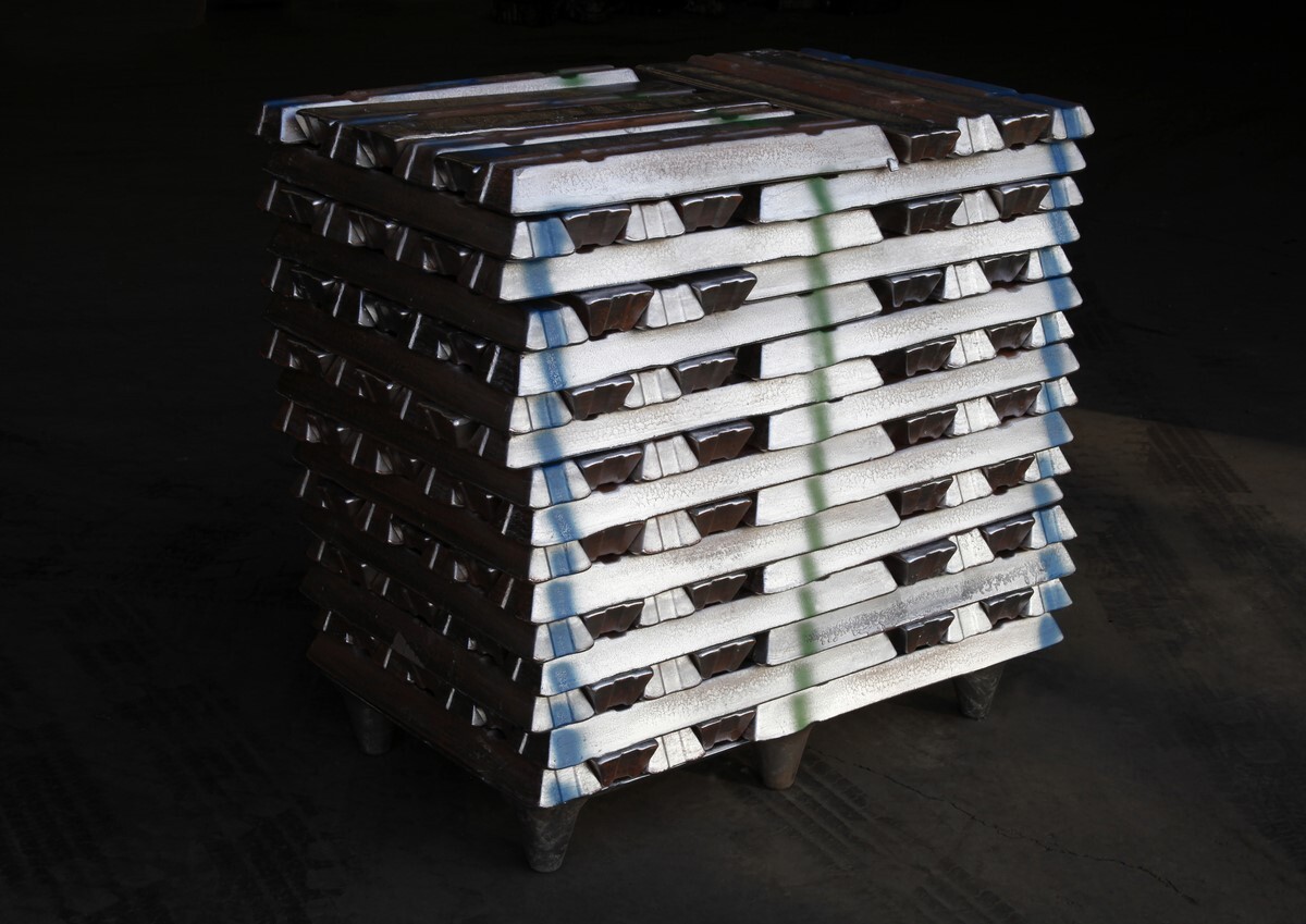 aluminum ingot pile
