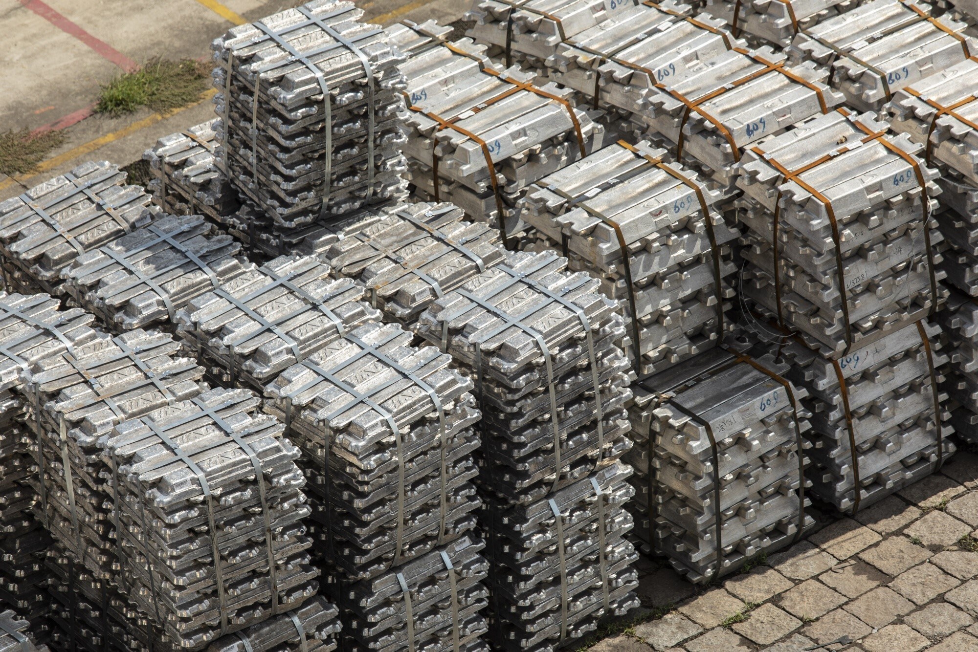 Aluminium alloy ingot