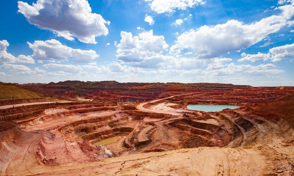 Ukraine’s 2025 bauxite imports climb strongly, reshaping raw material flows