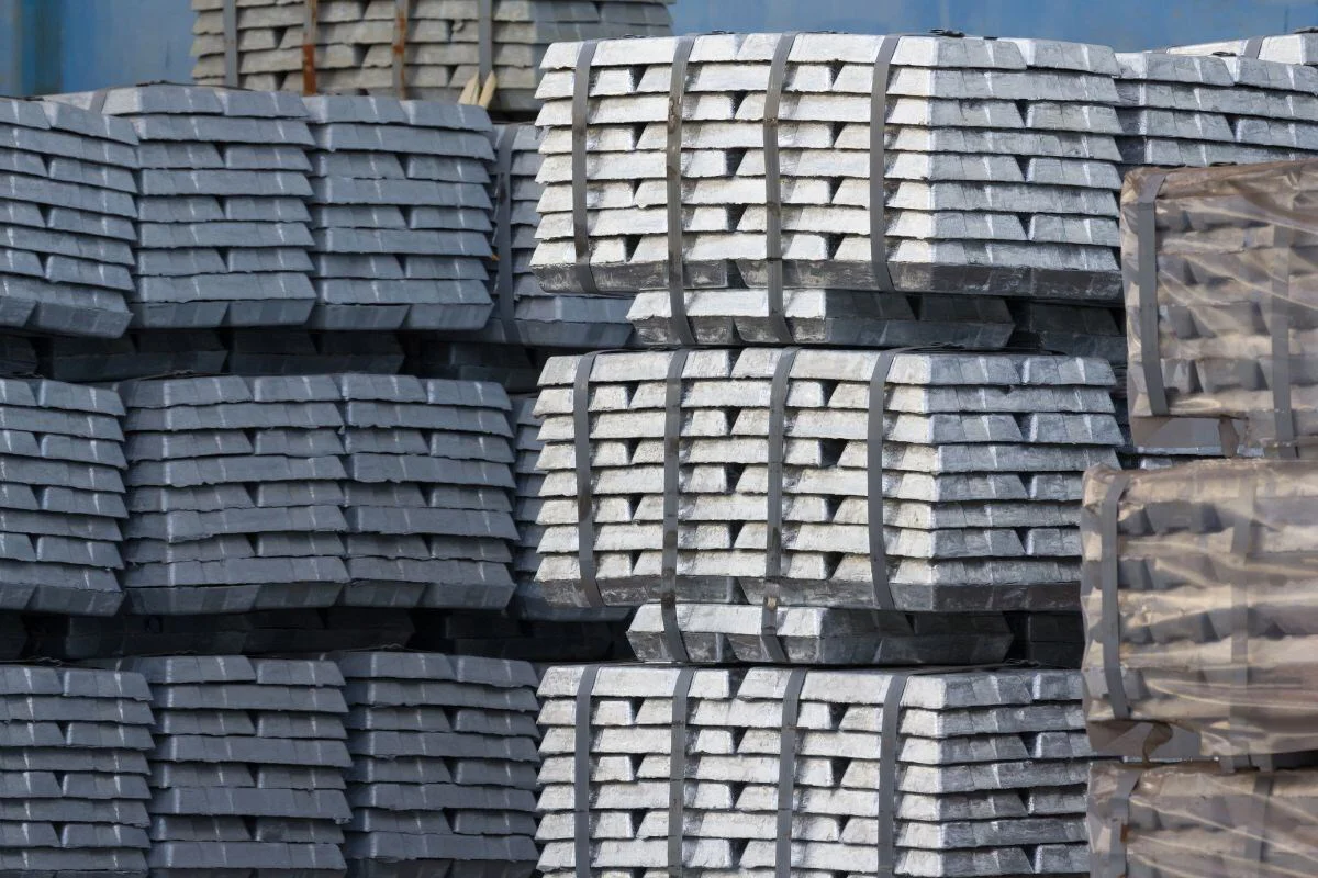 SHFE and LME aluminium prices stabilise and rebound in Tandem, China destocking strengthens price bottom support