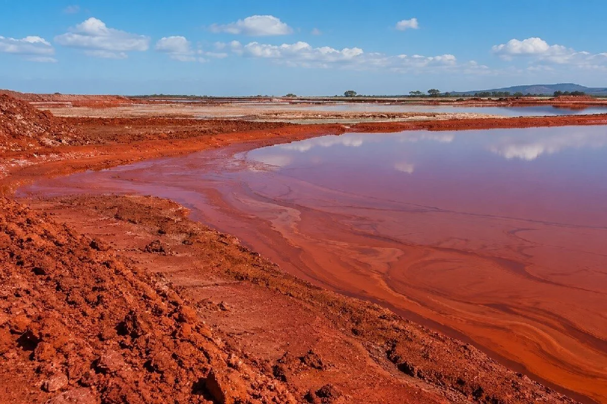 Ukraine considers using red sludge from Mykolaiv alumina plant in roads after Korea pilot tests