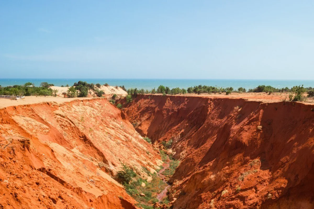 Jamaica’s mining sector fuels economic growth with $612M earnings from bauxite, alumina exports