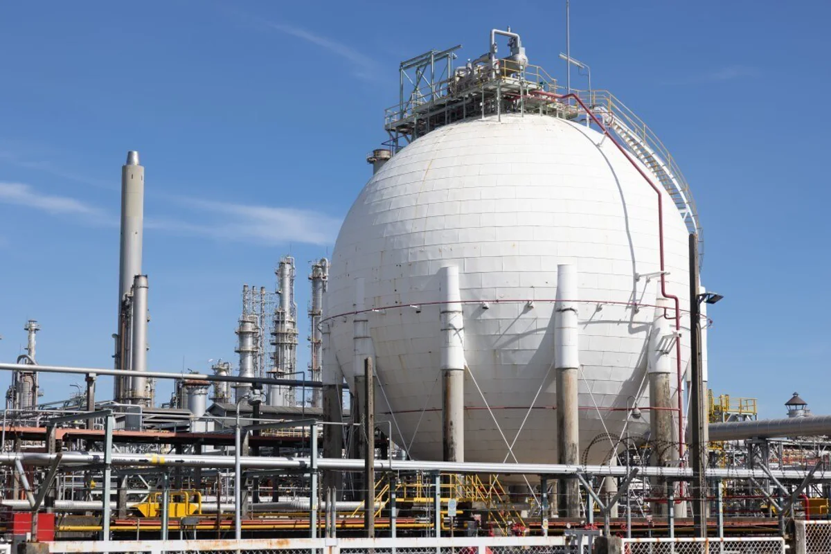 Albania and Bosnian aluminium producer sign long-term US LNG supply deals