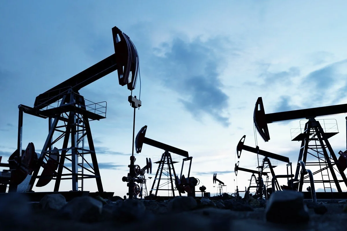 Crude oil plunged, US dollar fell for three consecutive weeks, metals generally rose, LME aluminium and SHFE nickel dropped over 2 per cent, and copper and silver posted a four-week winning streak