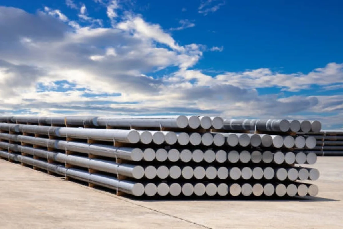 LME aluminium slips as cash offer hits USD 3,093.5 per tonne, while stocks quietly build