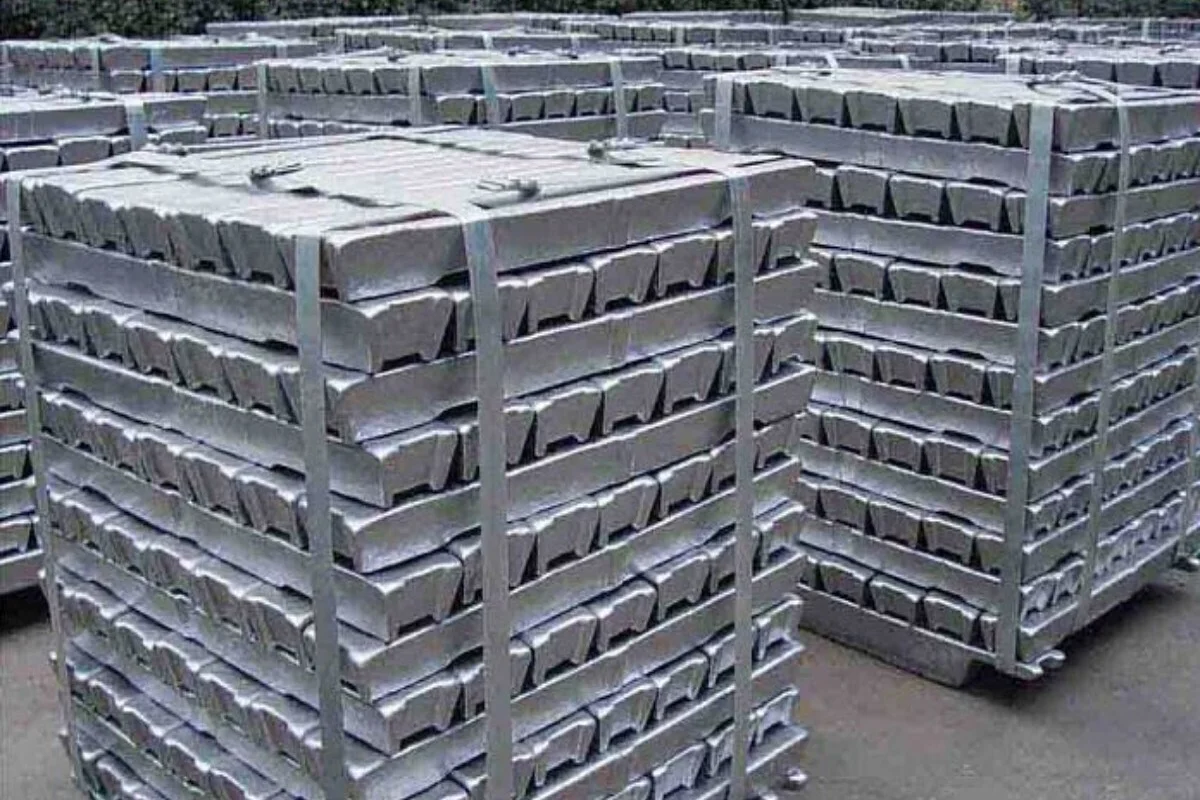 Macro policy direction and low inventory support aluminium prices, potential trade friction risks limit upside room