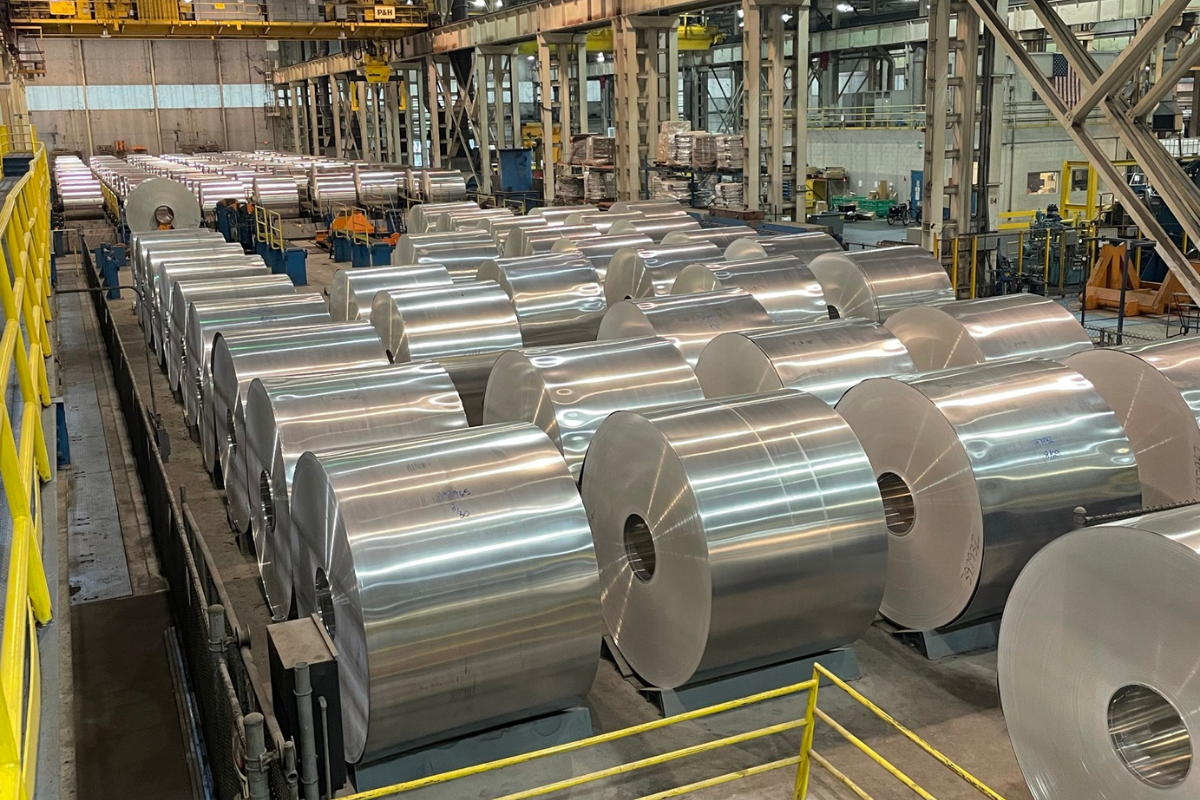 LME cash aluminium slips 0.03% to $2,858/t as futures extend gains