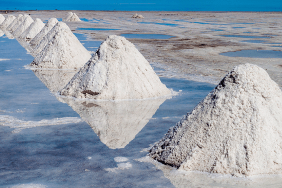 LME aluminium dips: Cash at USD 2,667/t & 3-Month at USD 2,664/t; no change in alumina platts