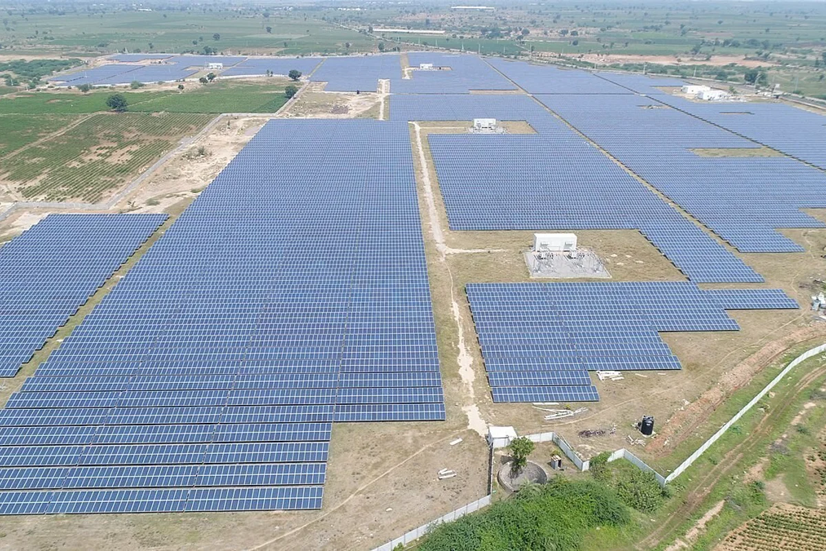 India draws in $11.8B in renewable energy investments during the first half of 2025