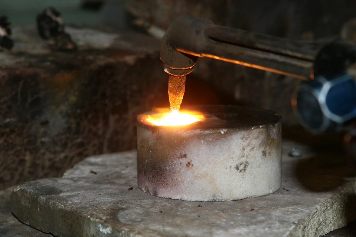 Futures prices fluctuate rangebound, ADC12 stabilises temporarily under cost support