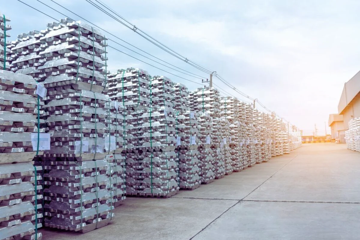 LME aluminium price shrinks by $31/t; Alumina price inches down to $369.09/t