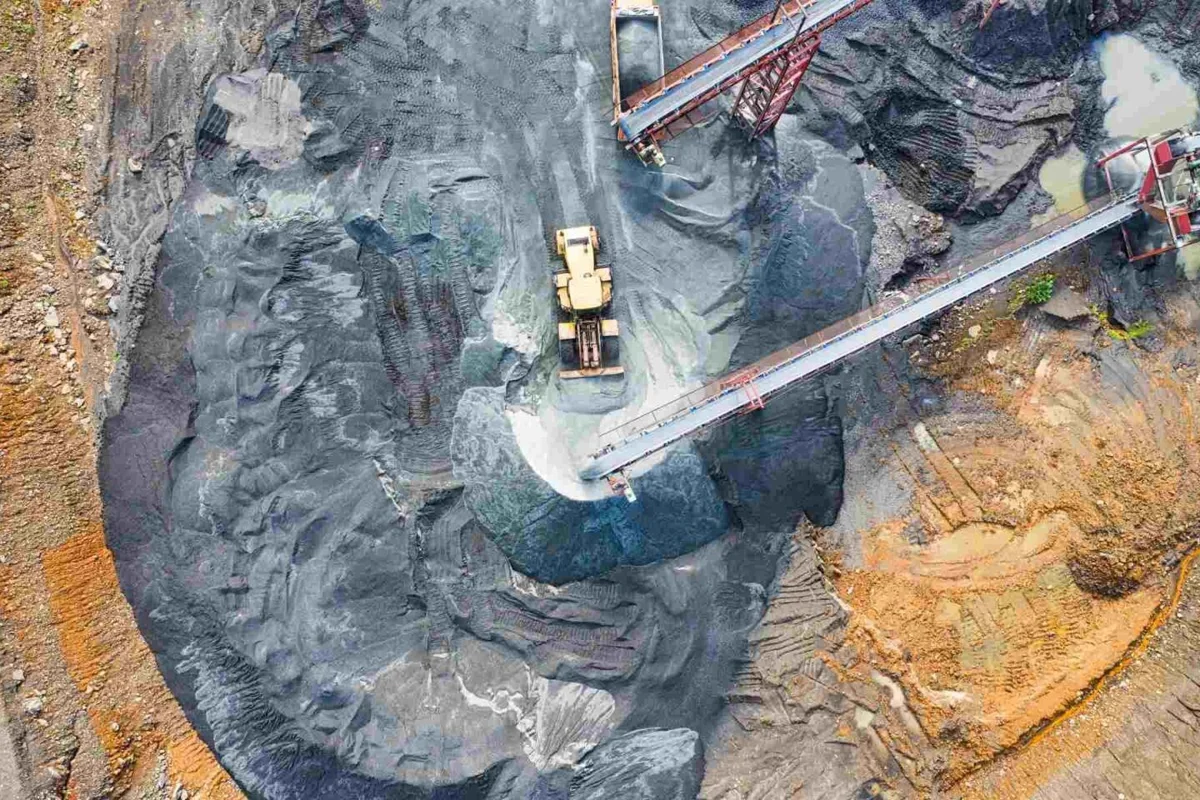 Guinea mandates 50% of bauxite exports to use domestic shipping