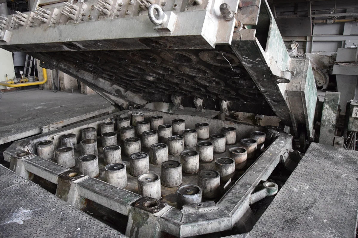 Prices fluctuated in the morning session, with reduced spot aluminium arrivals stimulating a narrowing of the discount