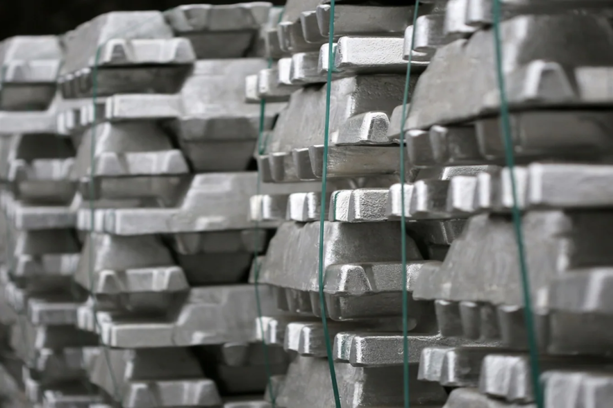 Base metals prices on LME show negative trends, stocks witness outflows