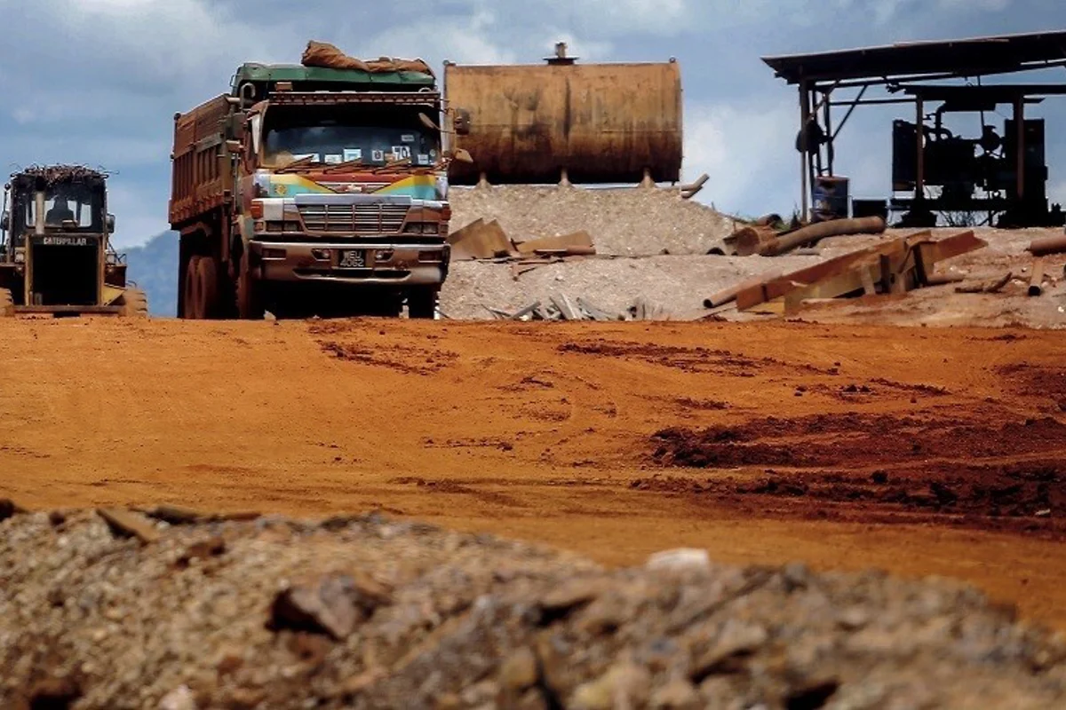 Malaysian Anti-Corruption Commission raids lead to arrest of state official linked to illegal bauxite mining in Kuantan