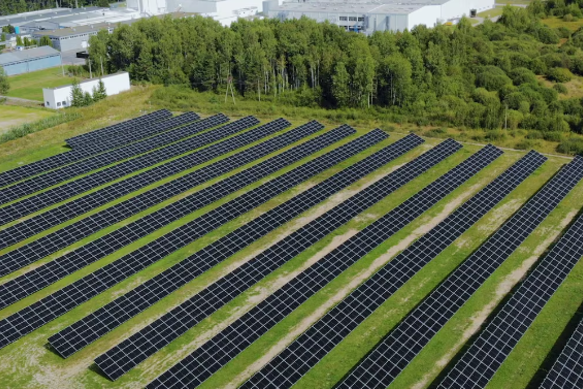 Pilawa’s new solar energy plant sparks a significant step in AkzoNobel’s green energy initiative