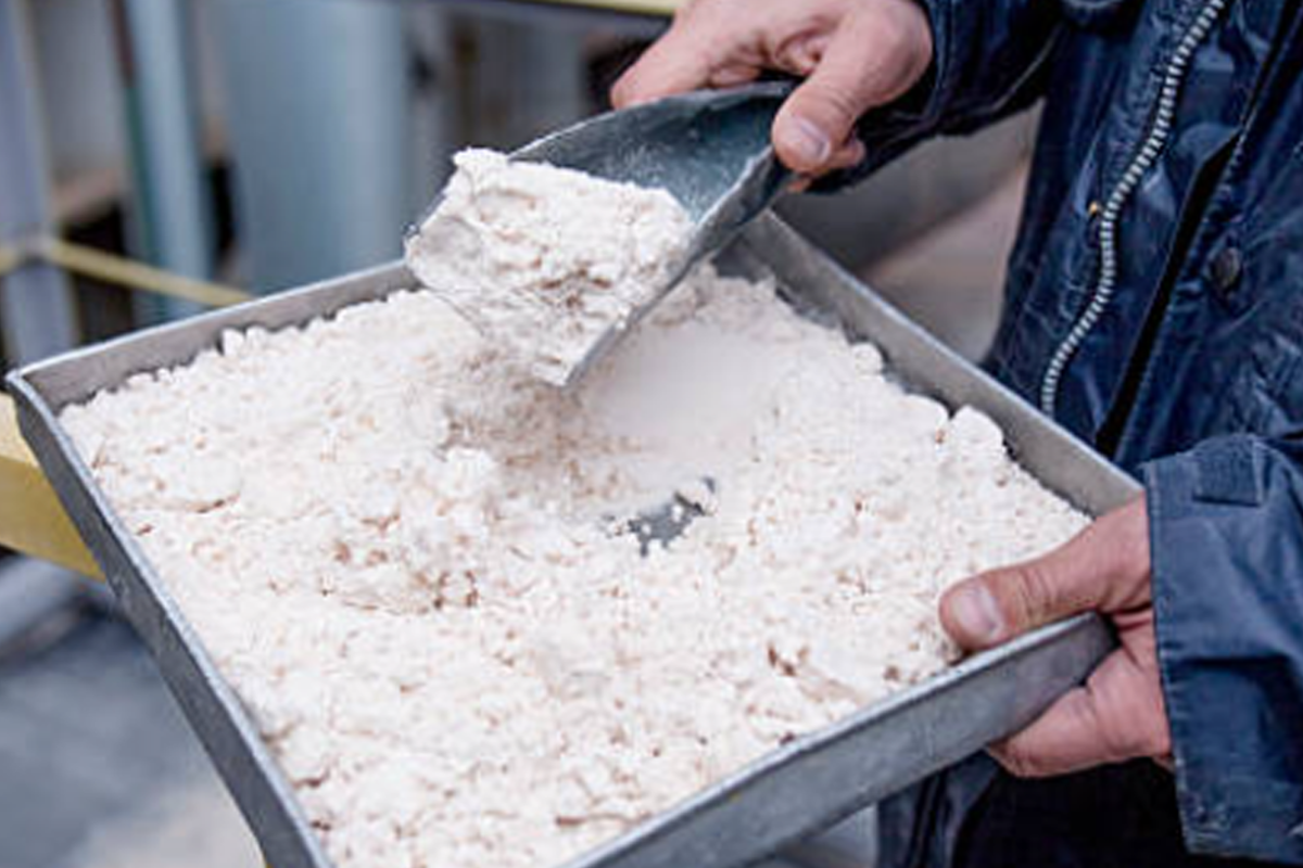 SMM alumina price surges by RMB 119/t M-o-M, while the A00 aluminium ingot price decreases by RMB 260/t today