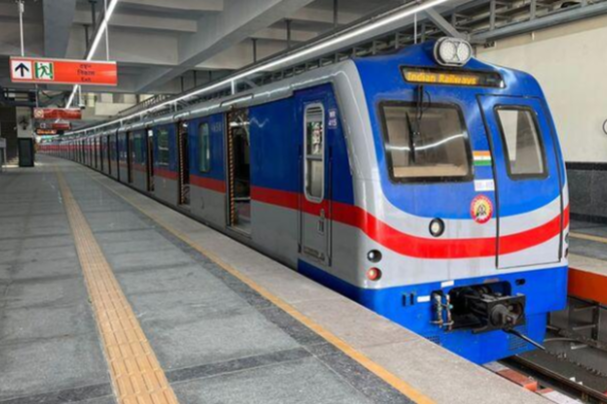 Kolkata Metro Rail starts installing aluminium third rail; completes 200-metre-long corridor overnight