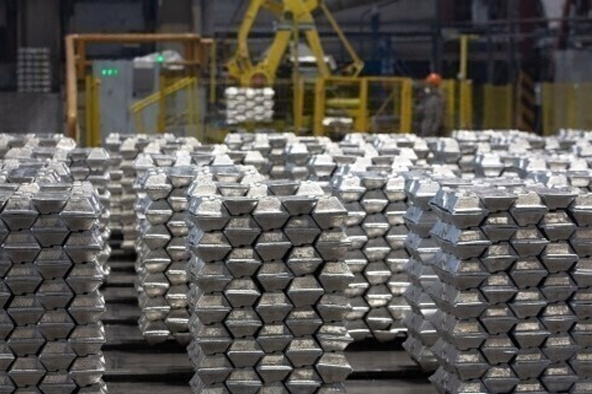 SMM A00 aluminium ingot price contracts by RMB 250/t today, marking a Y-o-Y decline of RMB640/t