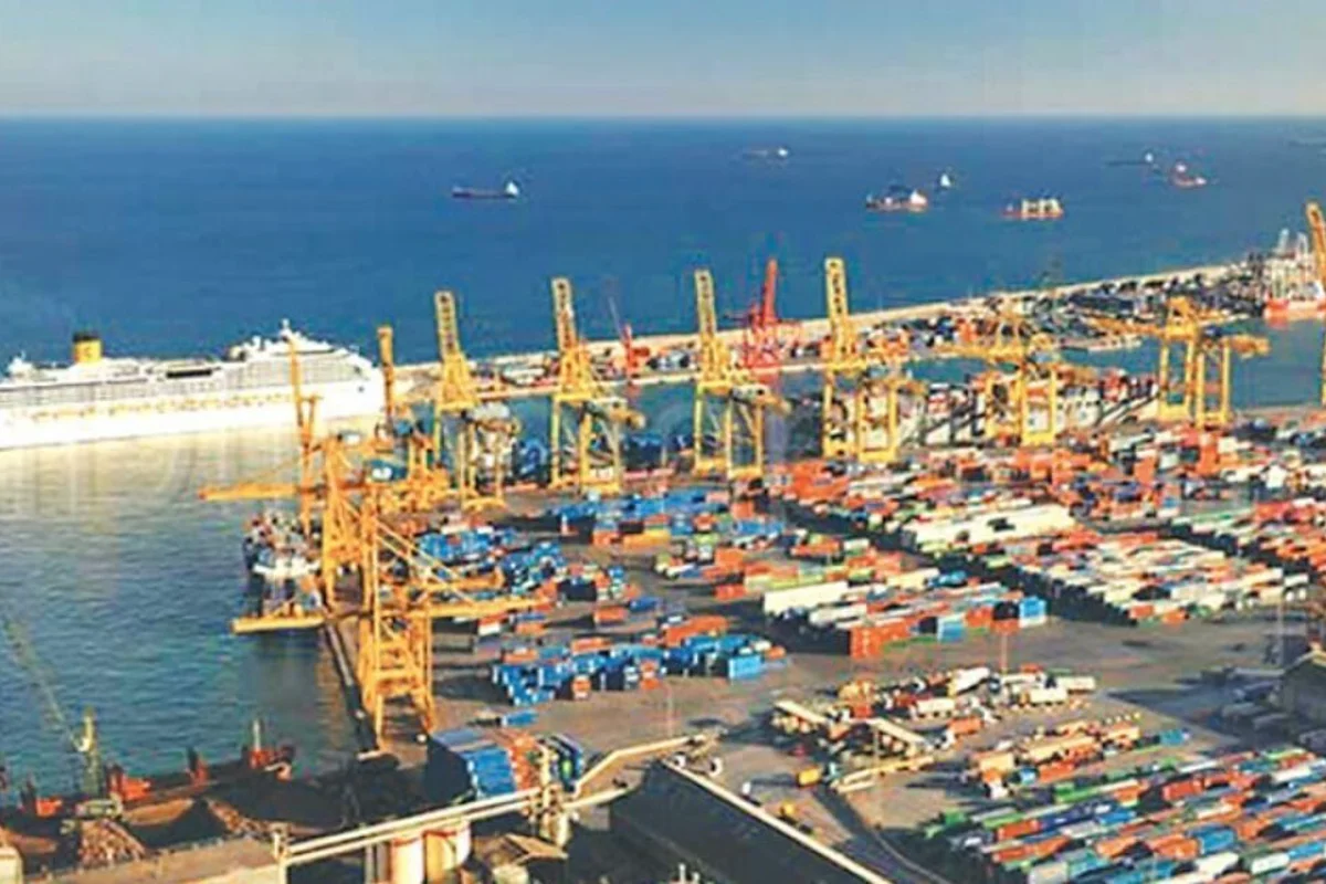 Visakhapatnam Port Authority sets new records in May'24; Bauxite unloading peaks by three vessels