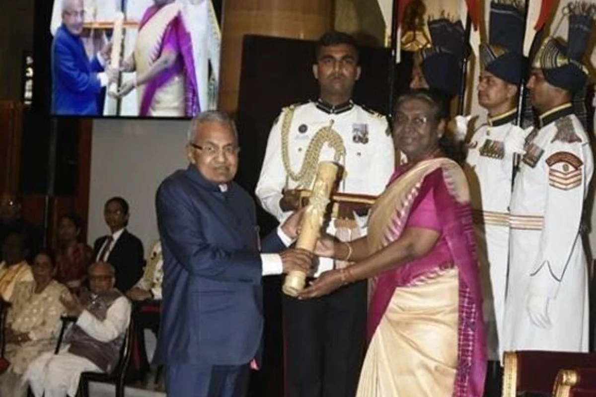 President of India honours Dr Sitaram Jindal with Padma Bhushan for his outstanding philanthropy & healthcare initiatives