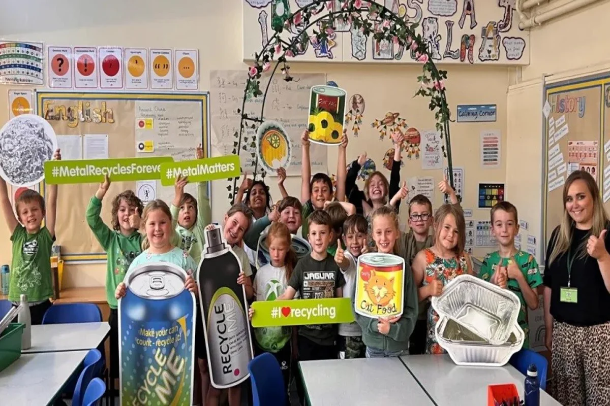 School children around East of England enjoy free recycling workshops in association with Alupro