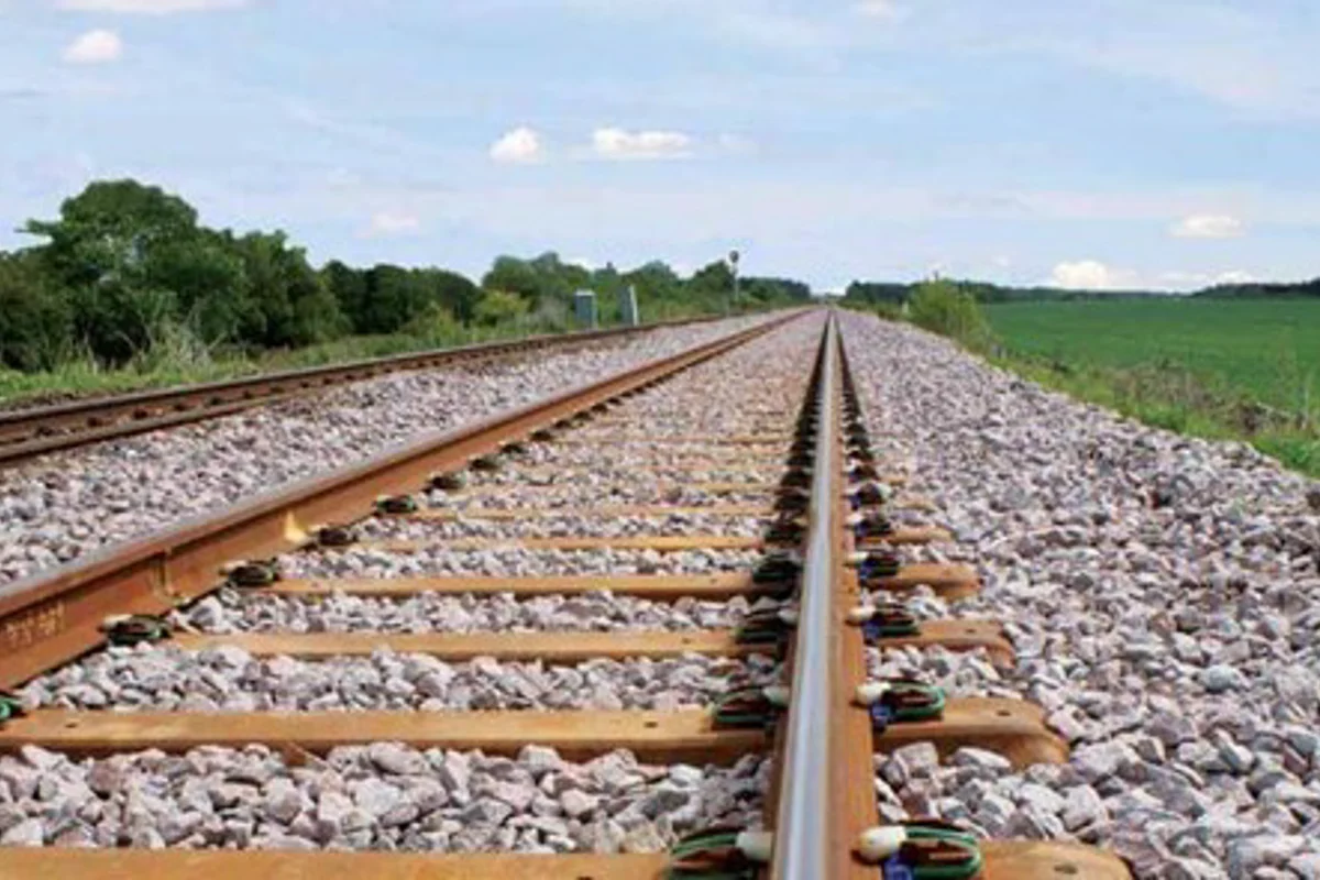 Guinea Bauxite Company awards railway sleepers' contract to British Steel