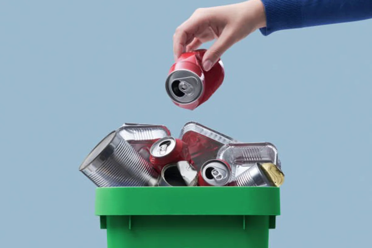 Ambev stands by waste pickers focusing on aluminium can collection at the Carnival blocks