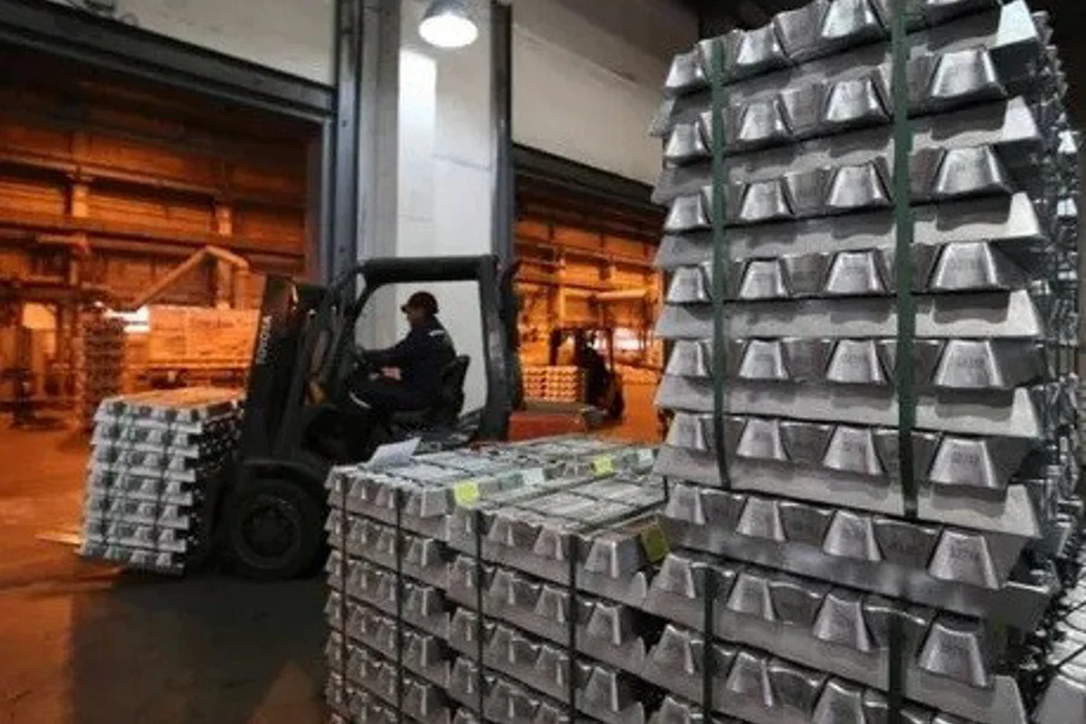 China’s A00 aluminium ingot price opens the week with a fall of RMB210/t; Australian alumina price grows to US$370/t