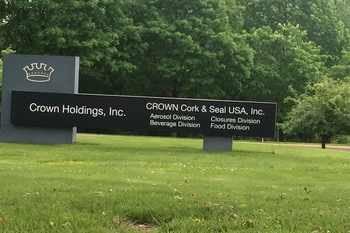 Crown presents Sustainability Awards to three of its facilities for maintaining high standard