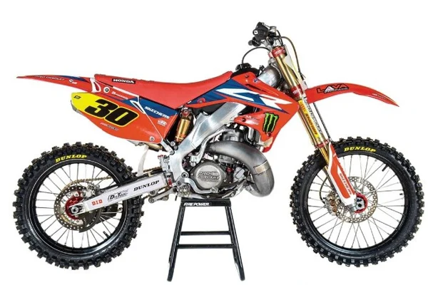 Honda’s aluminium-built CR500 dirt bike showcases dual disc brakes and cartridge-type suspension