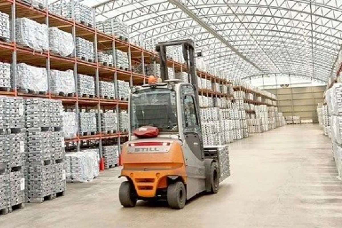 A00 aluminium ingot price in China expands by RMB160/t to RMB 18,640/t; Alumina price dips by RMB1/t