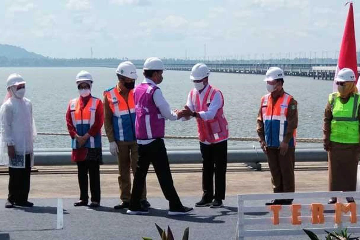 Indonesian President opens the largest port in West Kalimantan, bauxite and alumina sector will gain support