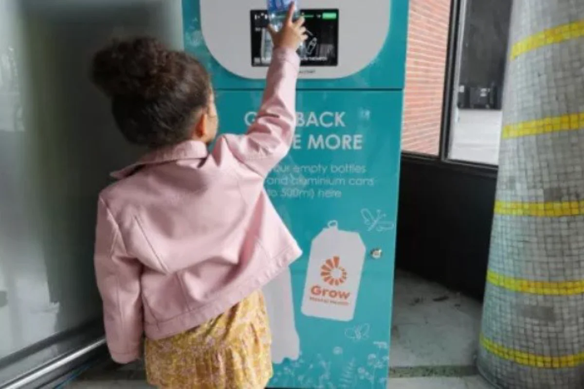 Bus Éireann installs reverse vending machines promoting sustainable recycling for Grow fundraiser