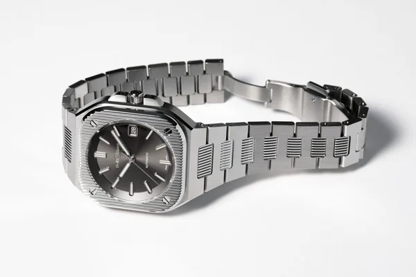 Bell & Ross introduces BR 05 Artline watches inspired by aviation aluminium