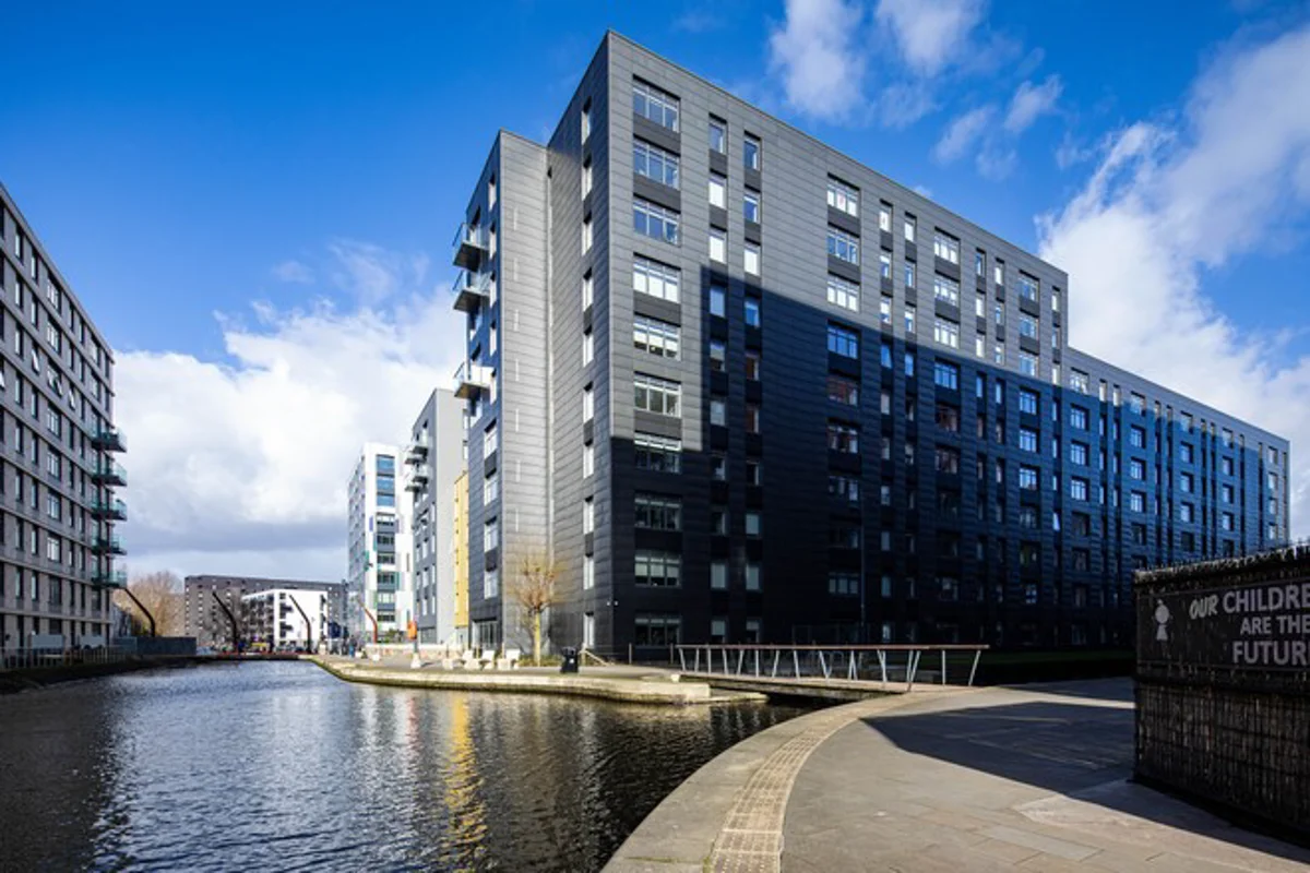 Aluminium solutions from Senior Architectural Systems embellish Manchester Life Lampwick Quay
