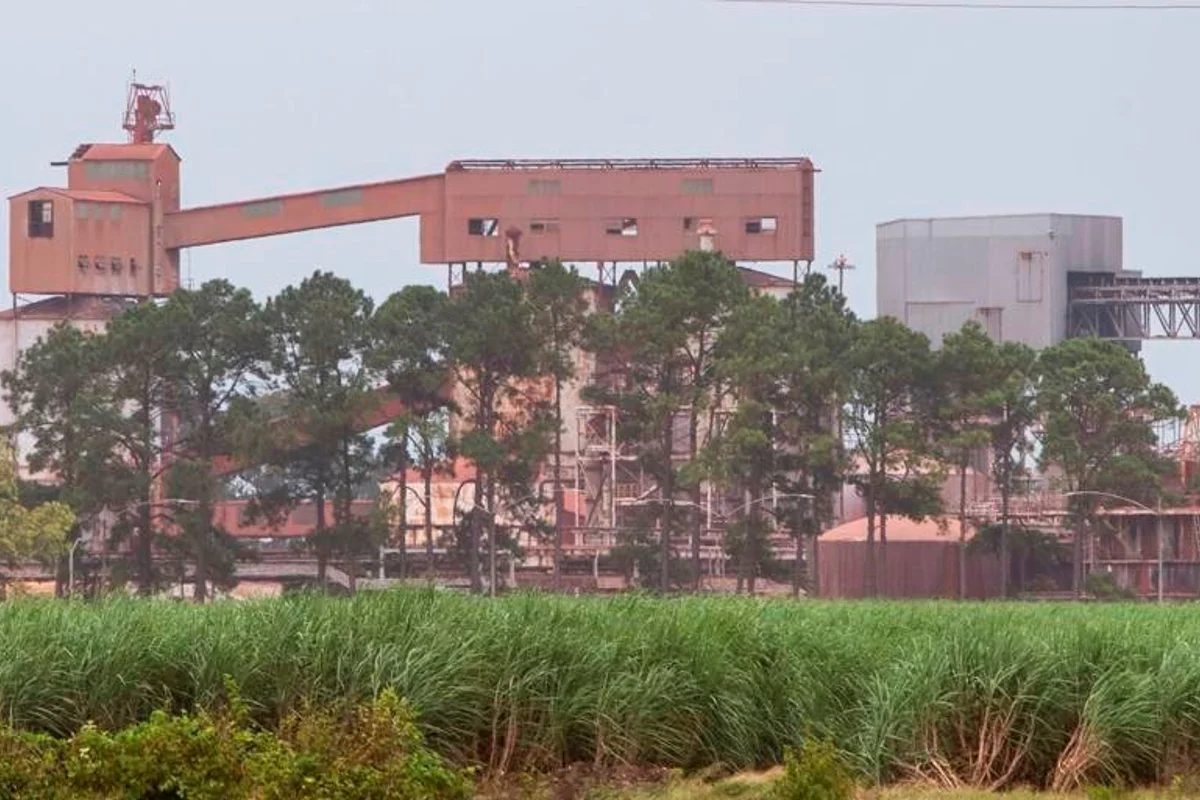 Faulty sprinklers at LAlumina Refinery permit red mud decomposition around human habitat