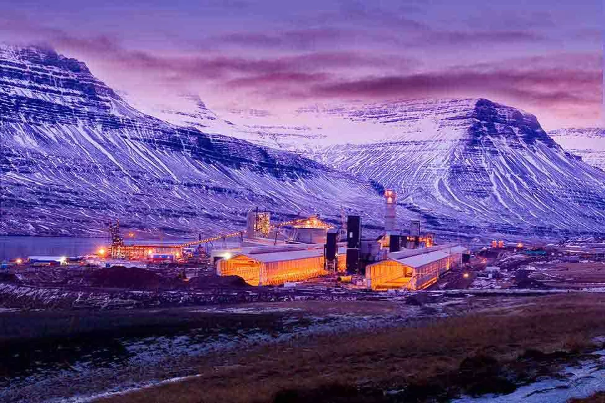 Despite power shortage, Iceland continued supplying electricity to three aluminium smelters
