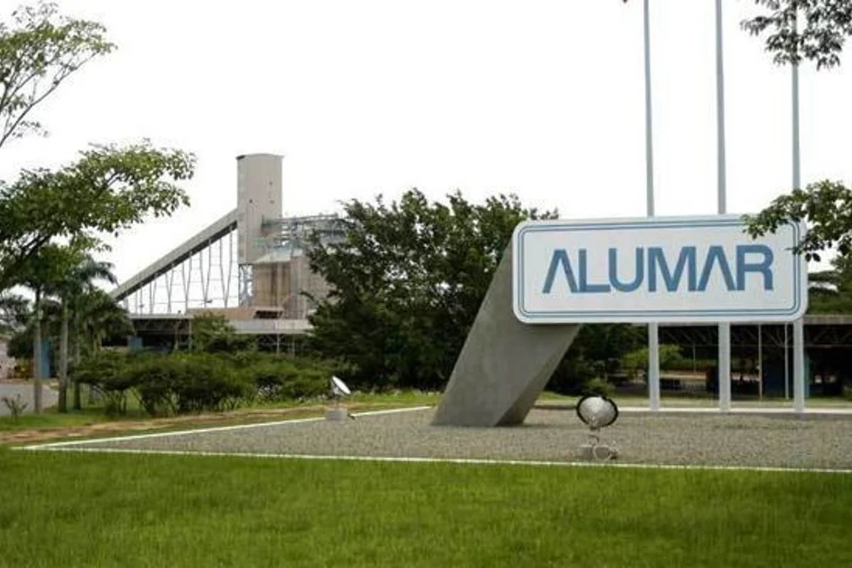 South32 along with partner Alcoa plans to restart Alumar aluminium smelter using renewable energy