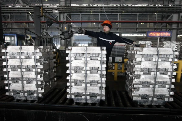 Xinjiang Prefecture directs five Chinese aluminium smelters to reduce production