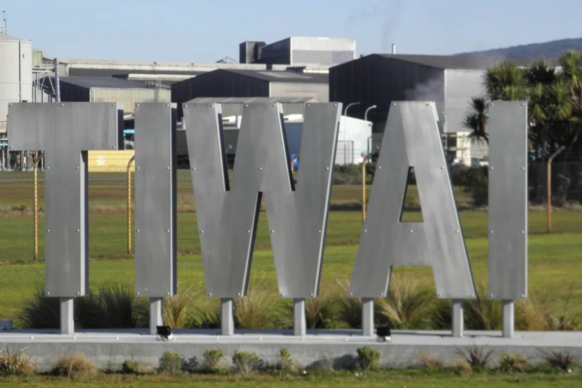 Southland people met New Zealand officials foremost over Tiwai Point aluminium smelter clean-up