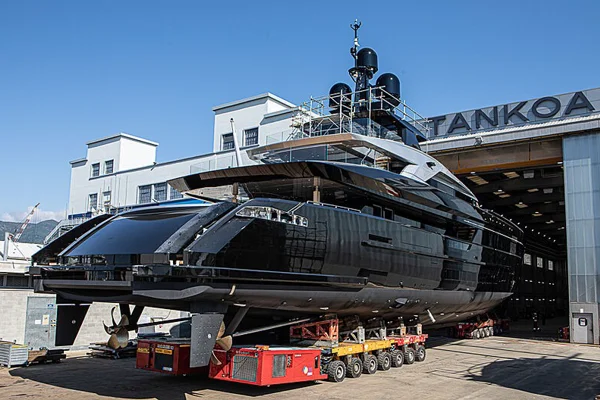 Tankoa floats all-Aluminium 50m Olokun superyacht
